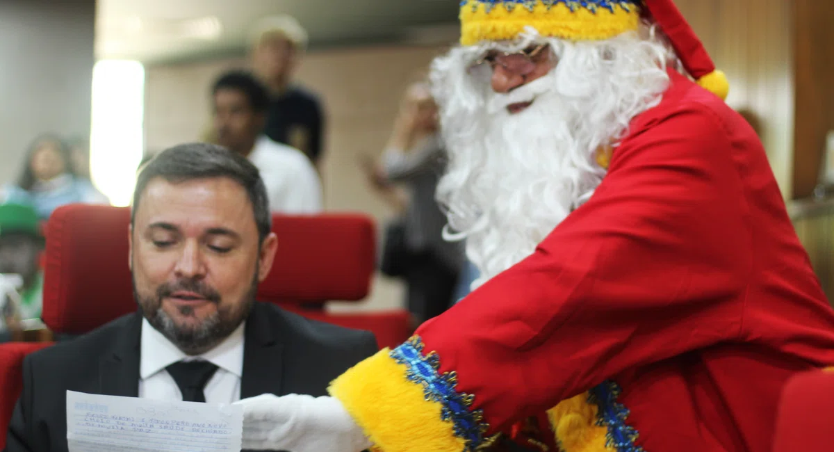 Visita do Papai Noel dos Correios na Alepi