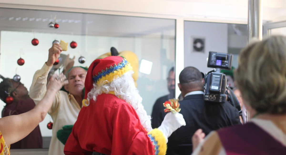 Visita do Papai Noel dos Correios na Alepi