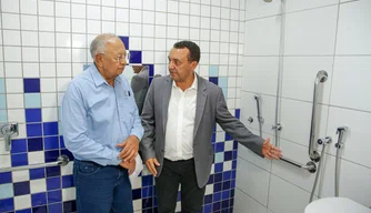Dr. Pessoa inaugura banheiro para ostomizados em escola de Teresina