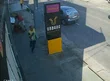 Câmeras de segurança registram mulher sendo esfaqueada em Teresina.