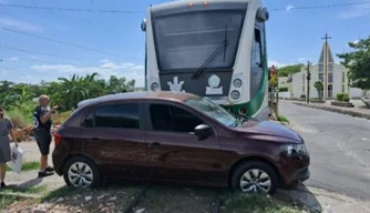 Metrô colide contra carro na zona Sudeste de Teresina
