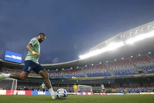 Primeiro treino de Neymar com a seleção aumenta expectativa 
