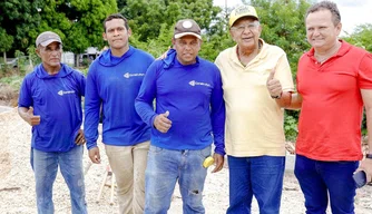 Prefeito em visita a obra na zona Sudeste de Teresina.