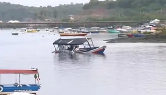 Barco que naufragou na Baía de Todos-os-Santos