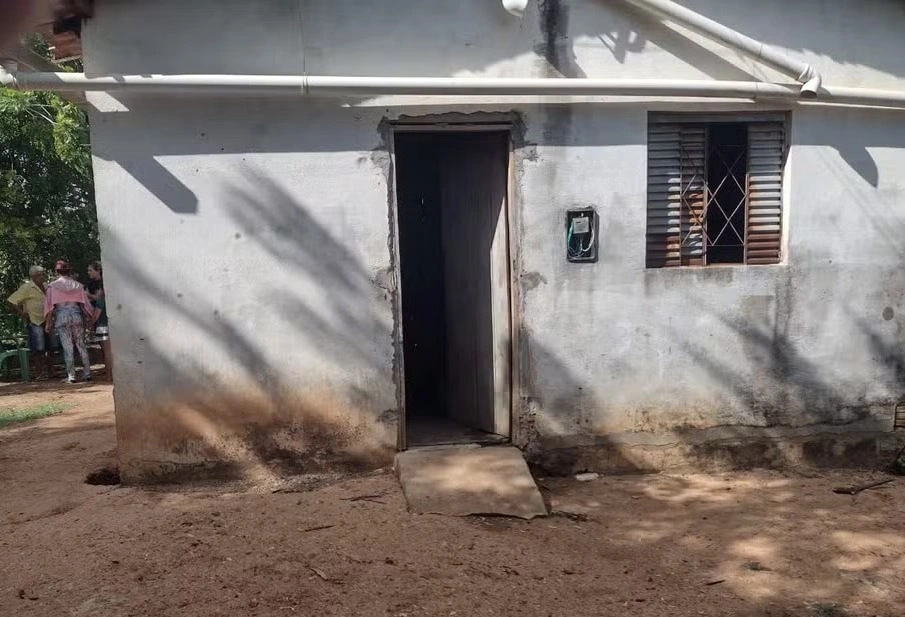 Três crianças morrem carbonizadas dentro de casa em São José do Divino