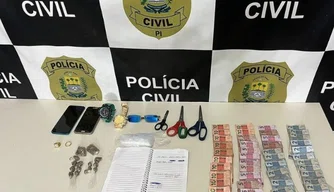 Material apreendido pela polícia.