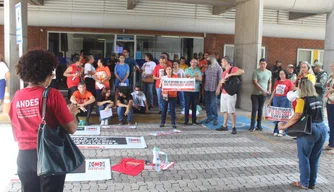 Manifestação de docentes e estudantes da UESPI