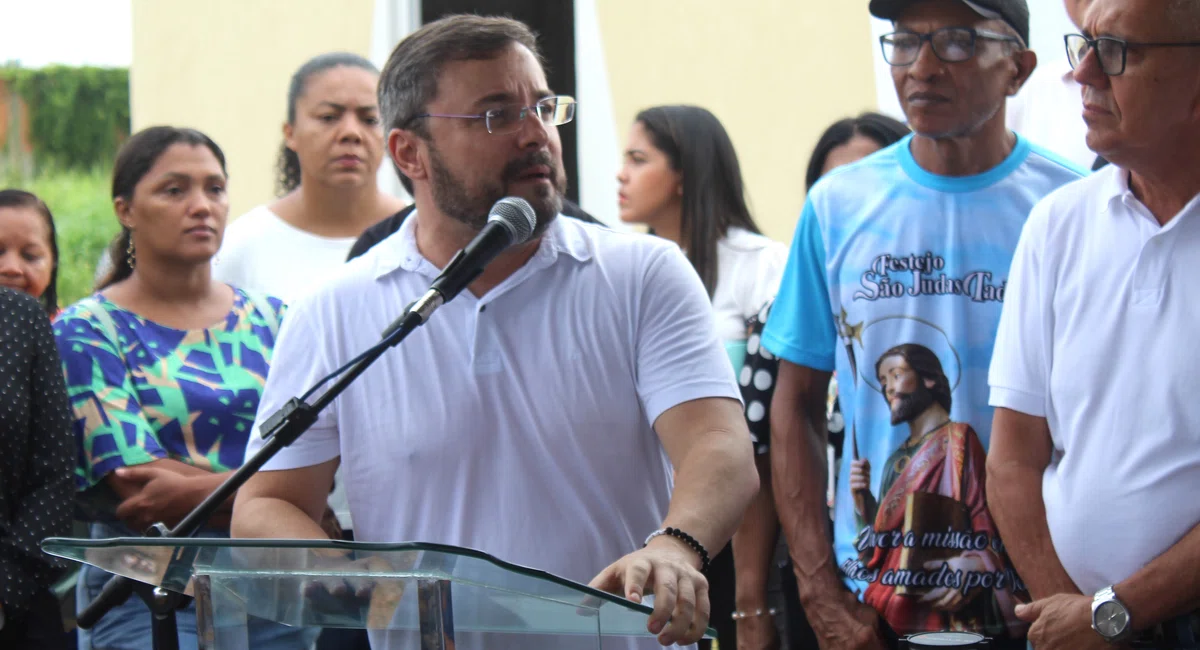 Deputado Estadual Fábio Novo participa da entrega da primeira obra do Orçamento Participativo.