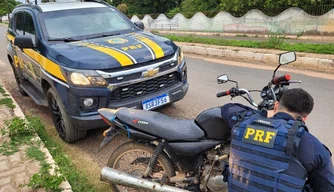 Motocicleta apreendia pela PRF em Redenção do Gurguéia