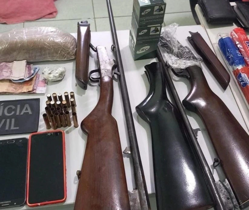 Armas apreendidas com suspeito de tráfico de drogas em Parnaíba