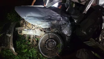 Colisão entre caminhão e carro deixa dois mortos em Passagem Franca do Piauí
