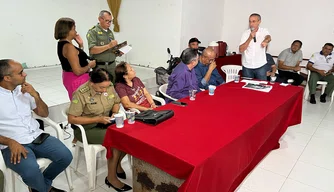 Moradores se reúnem com representantes do Policiamento Comunitário bairro Monte Castelo