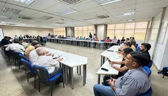 Governo propõe aos servidores estaduais reajuste salarial de 5,35% por ano, até 2026