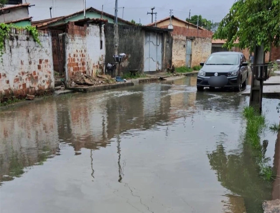 Alagamento na rua 19 de Novembro, bairro Itaperu