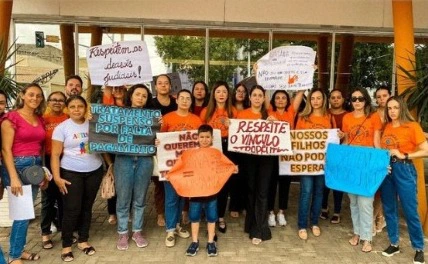 Protesto de mães atípicas em frente a Humana Saúde