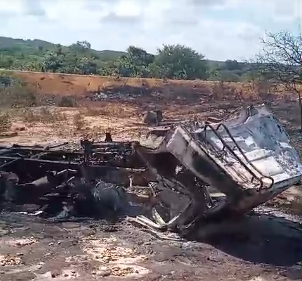 Grave acidente na rodovia resulta na morte de motorista e passageiro carbonizados