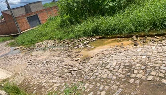 Rua um, no bairro Aroeiras.