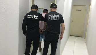 Motorista de aplicativo que tentava levar droga para presídio é interceptado pela Polícia Penal