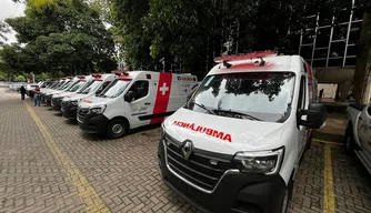 Rafael Fonteles realiza solenidade de entrega de novas ambulâncias hospitalares