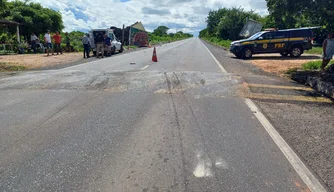 Colisão entre caminhões deixa homem ferido em Francisco Macedo