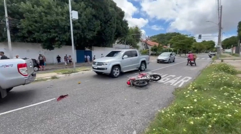 Colisão entre carro e moto deixa jovem morto no bairro Saci em Teresina