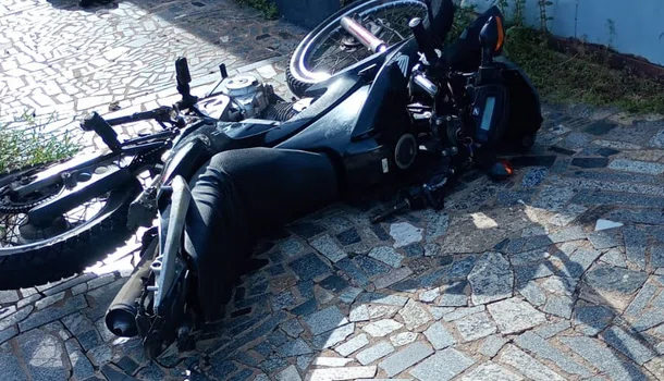 Motocicleta envolvida em acidente no bairro Marquês