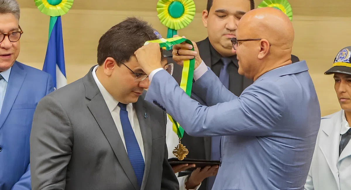 Governador Rafael Fonteles recebe Medalha do Mérito Alepi