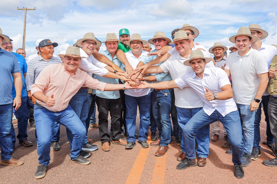Governador Rafael Fonteles inaugura estrada e visita aeroporto em Uruçuí