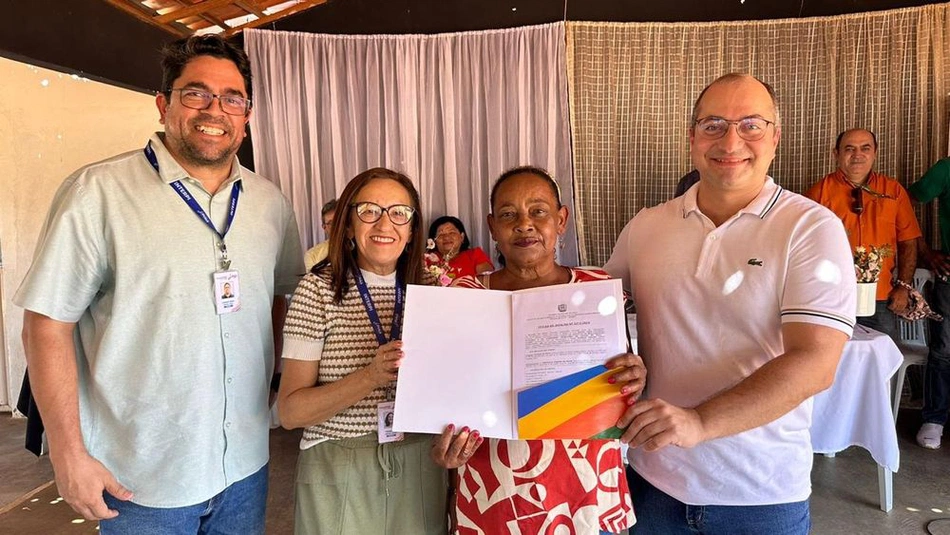 INTERPI fazendo a entrega do título de terra