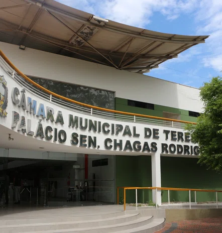 Câmara aprova em 2ª votação PL que proíbe trans de usar banheiro feminino
