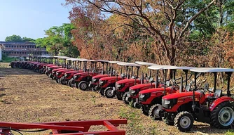 Agricultores familiares vão receber tratores da SAF