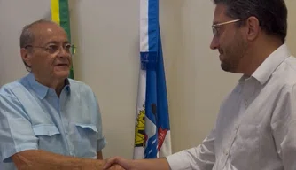 Silvio Mendes autoriza obra de drenagem do bairro Torquato Neto em Teresina.