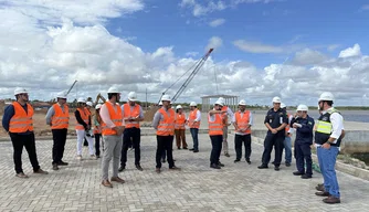 Comitiva do governo federal visita Porto Piauí para discutir futuras operações