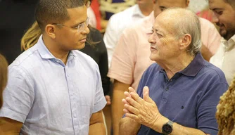 Silvio Mendes anuncia convocação de aprovados na área da educação e construção de uma escola em Teresina