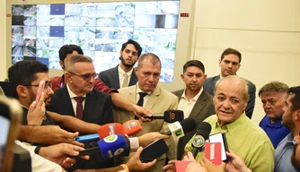 Prefeito de Teresina em visita a Central de Controle Operacional