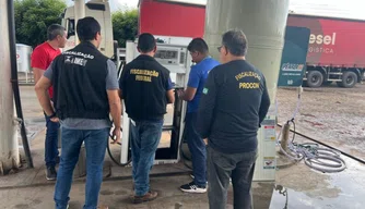 Procon e Imepi fiscalizam e autuam 9 postos de combustível na região de Picos