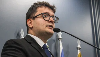 Petrus Evelyn propõe projeto para fortalecer Lei Antipichação em Teresina