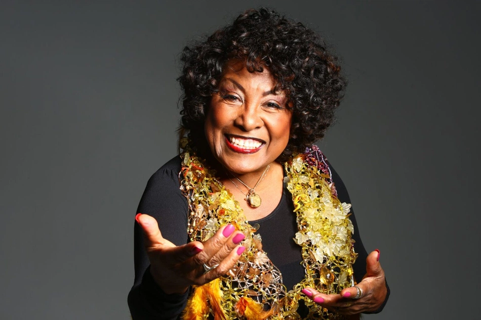 Projeto Seis e Meia celebra o mês das mulheres com show especial da cantora Tosa Marya Colin