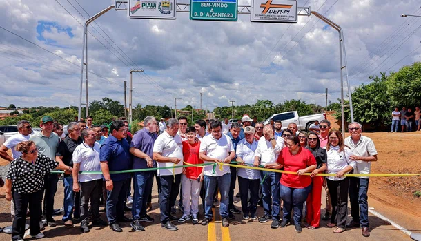 Rafael Fonteles inaugura revitalização de estrada em Barra D'Alcântara