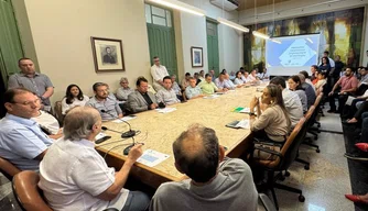 Silvio Mendes participa de reunião com secretariado para discutir finanças e orçamentário de Teresina