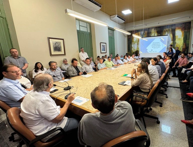 Silvio Mendes participa de reunião com secretariado para discutir finanças e orçamentário de Teresina