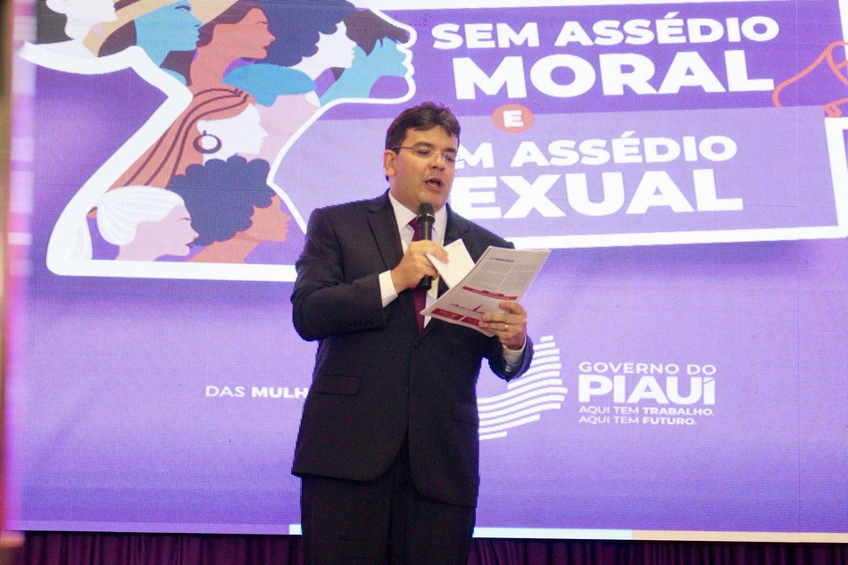 Rafael Fonteles sanciona lei que reserva 5% das vagas de emprego para mulheres vítimas de violência