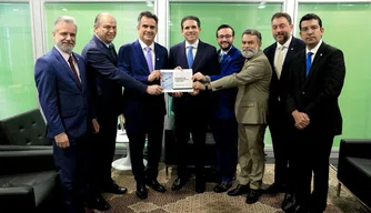 Ciro Nogueira apresentando o Projeto de Lei
