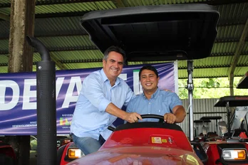 Ciro Nogueira entrega tratores para municípios do Piauí