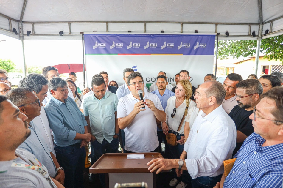 Rafael Fonteles acompanhando o funcionamento do Piauí Saúde Digital