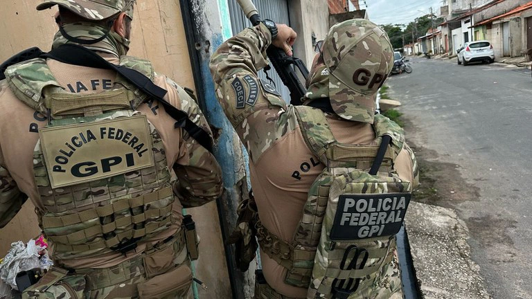 Operação Pseudos
