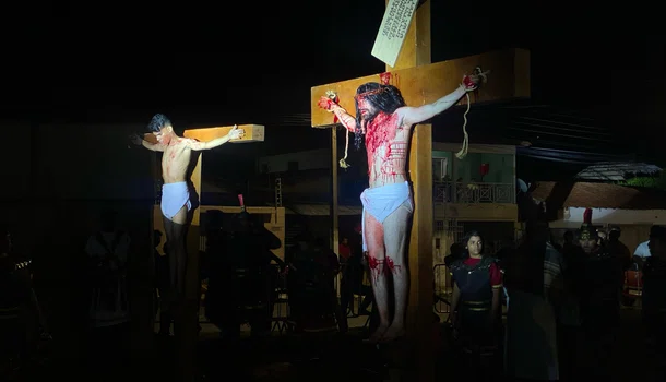 Ator interpretando Jesus Cristo em espetáculo