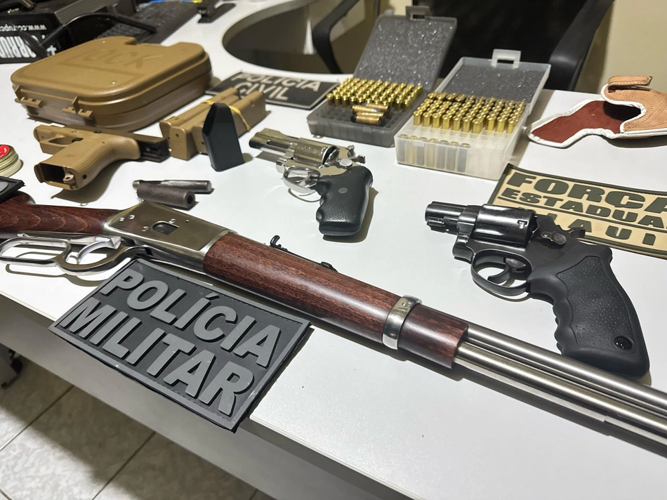 Materiais apreendidos durante a operação