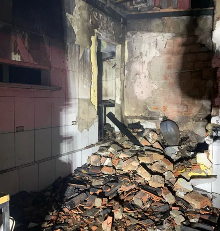 Incêndio atinge dois estabelecimentos no bairro Morada Nova em Teresina