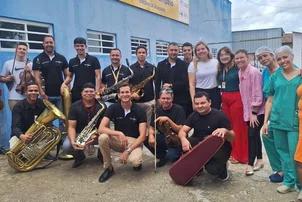 Projeto Música Solidária leva esperança a pacientes de hospital